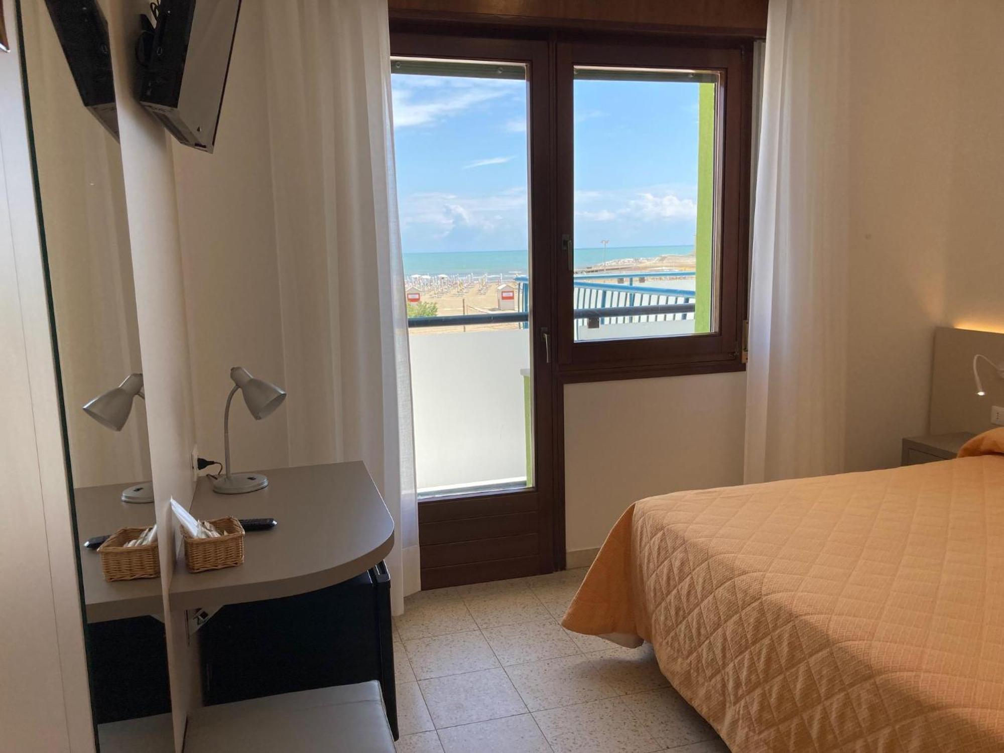 Hotel Giacomazzo Caorle Exterior photo